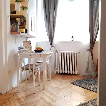 B24 Cosy Small Flat At Center Apartment *