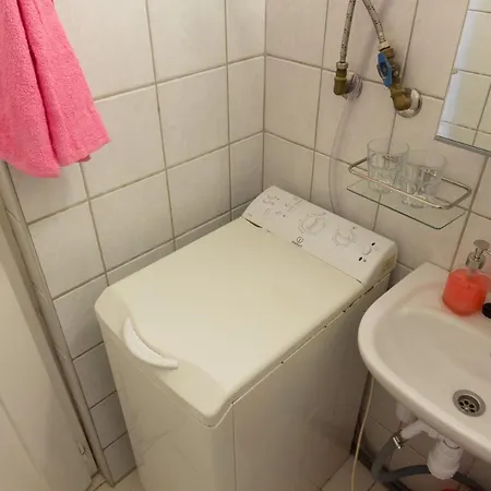 B24 Cosy Small Flat At Center Apartment