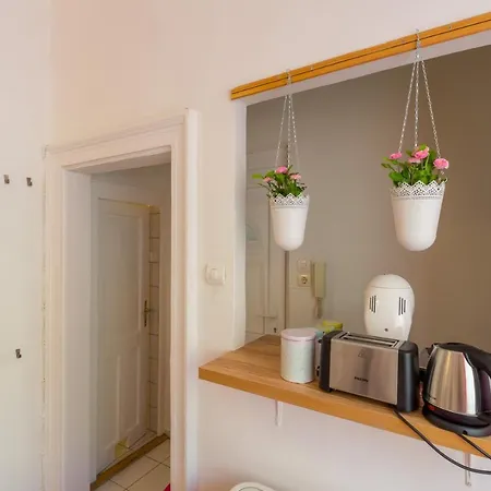 B24 Cosy Small Flat At Center Apartment